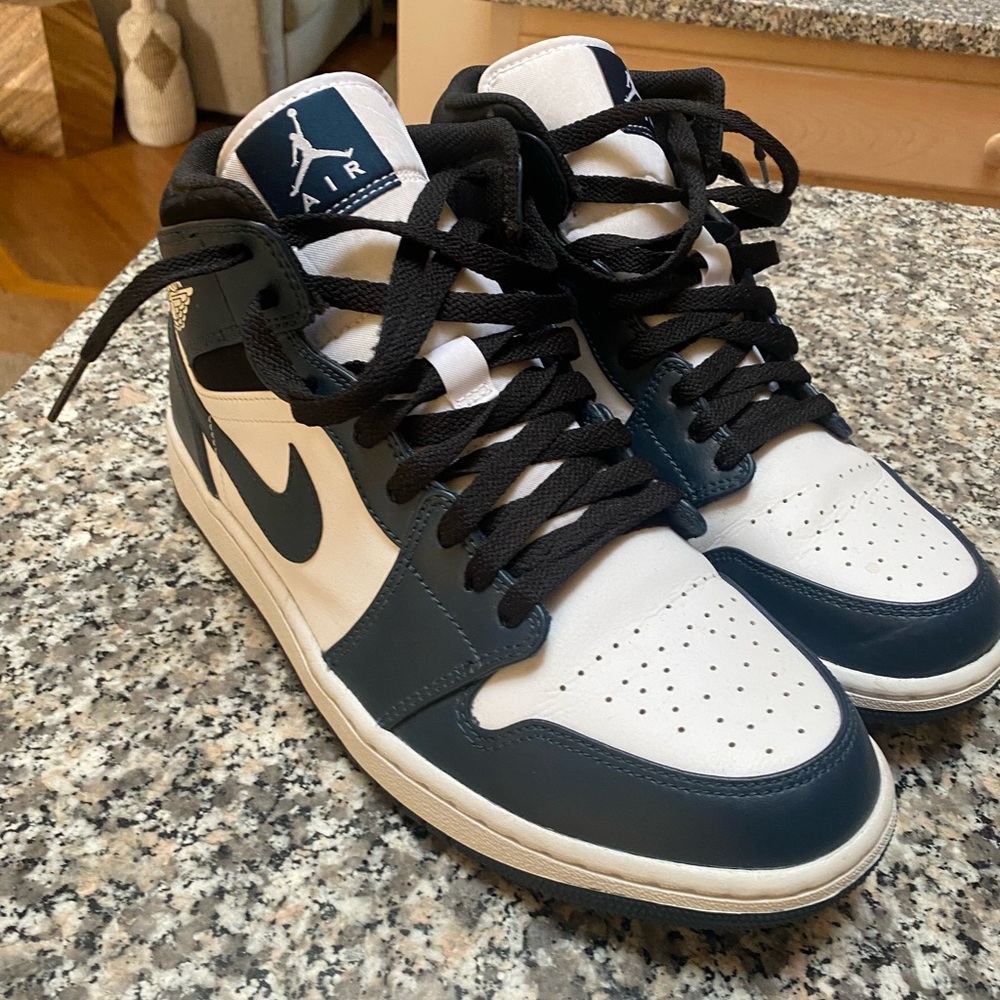 Jordan 1 Mid Armory Navy